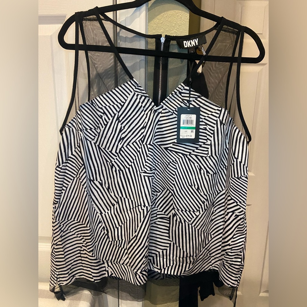NWT DKNY printed sleeveless V-neck top size L